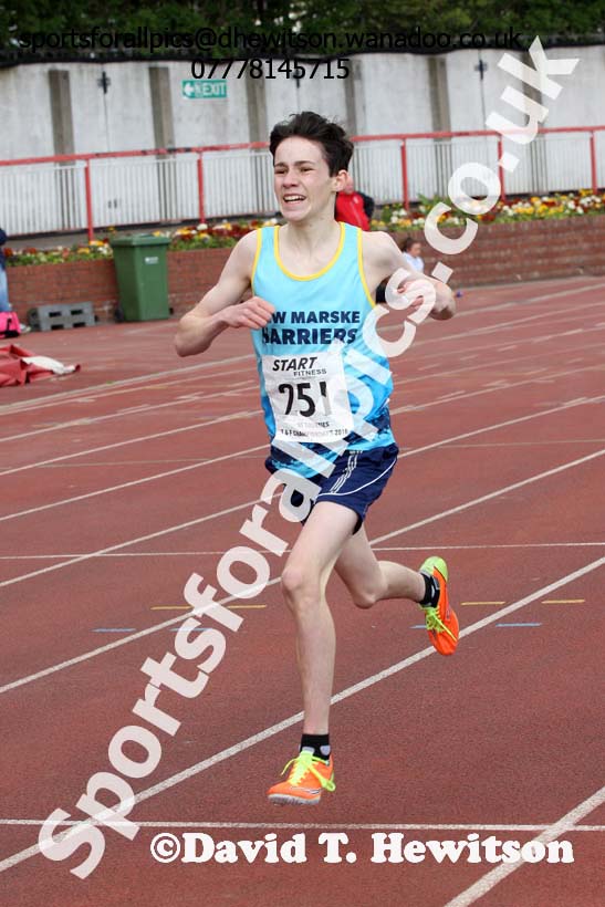 Boys under-15 800 metres, North Eastern Track and Field Champs, Gateshead Stadium. Photo: David T. Hewitson/Sports for All Pics